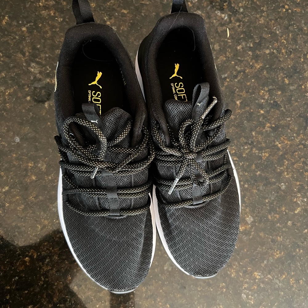 Puma Women’s sneakers, black, size 10
